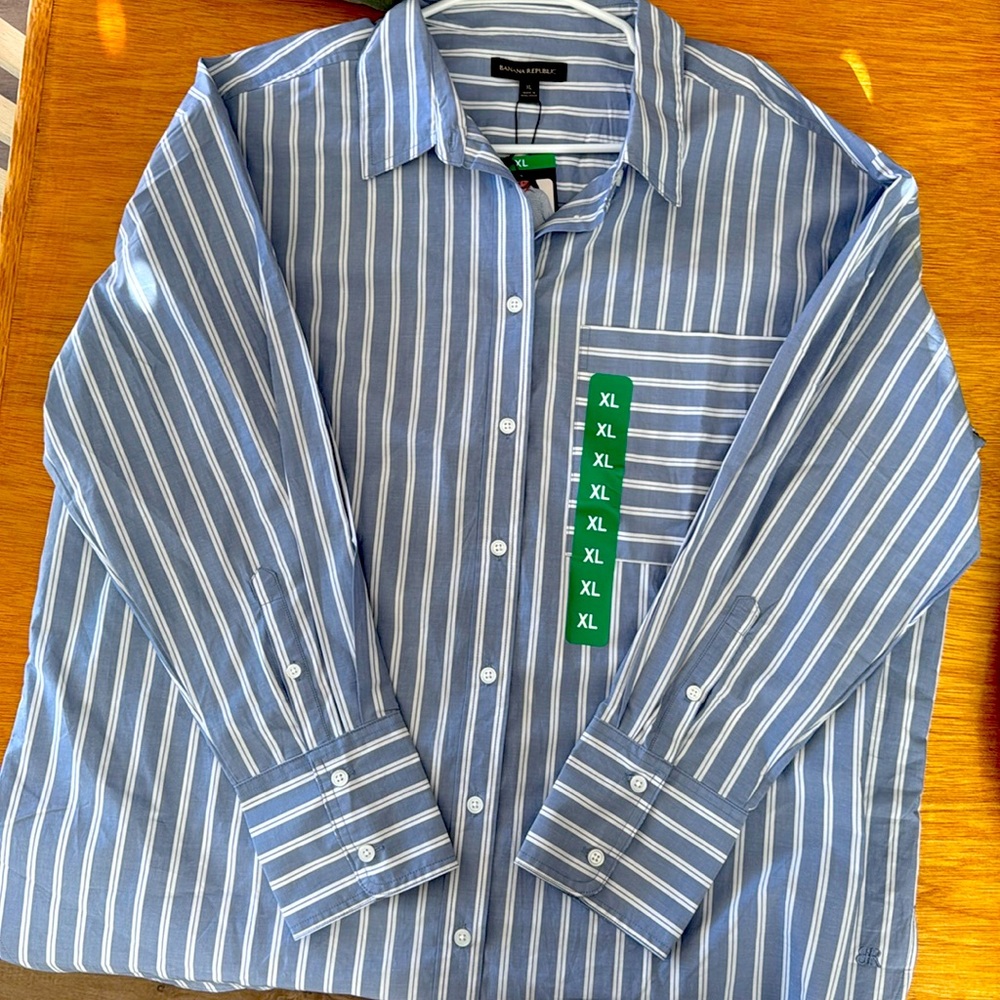 Woman’s Banana Republic Long Sleeve Dress Shirt